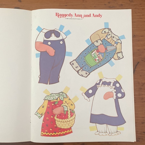 Vintage Raggedy Andy and Ann paper doll booklet iconic book new 1980 uncut - Picture 5 of 11